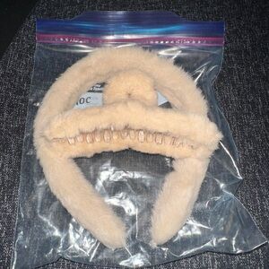 Fuzzy Tan Headband & Hair clip bundle!
